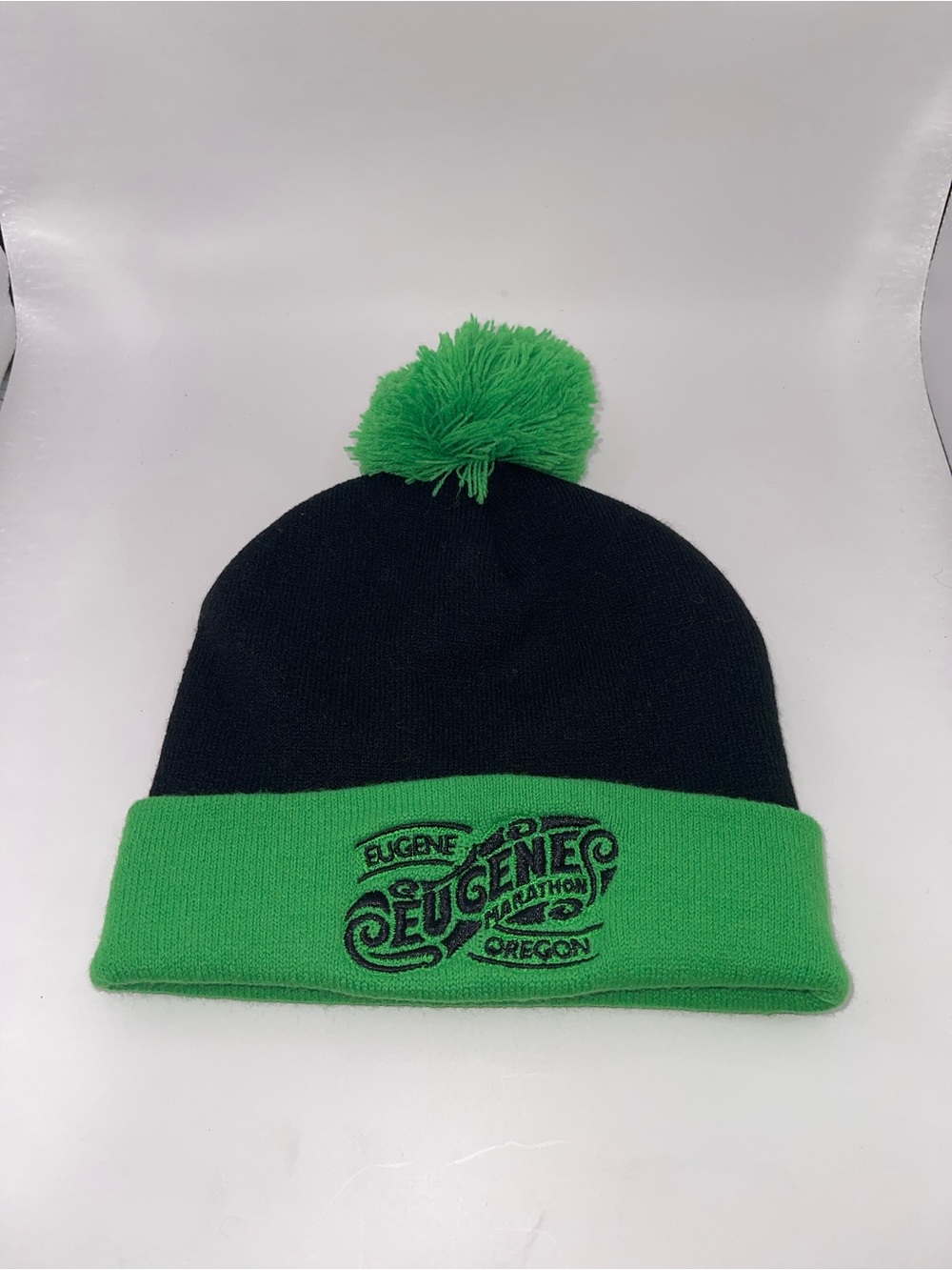 Eugene Marathon Oregon Race Knit Beanie Hat Pom Pom Black & Green Unsexed